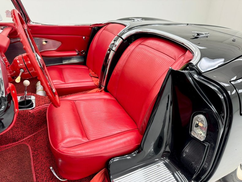 Unknown-Corvette-1961-Tuxedo-Black-Red-42