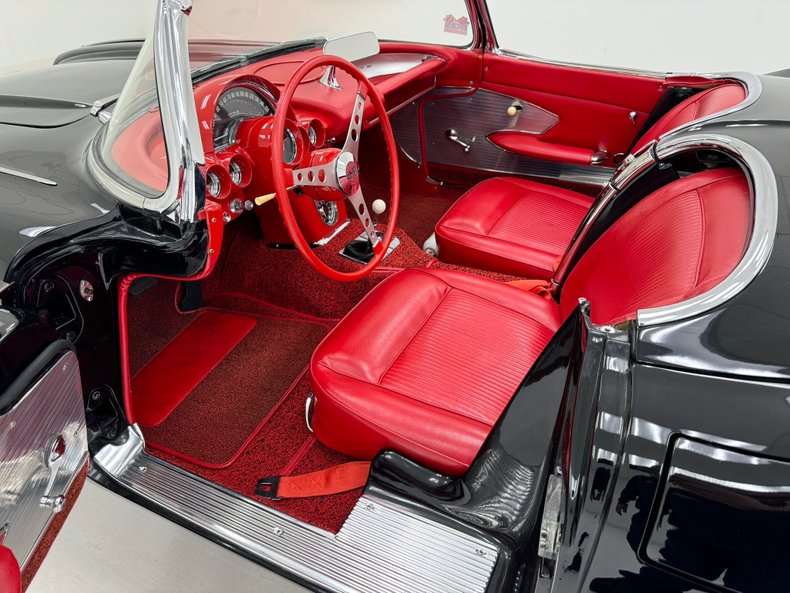 Unknown-Corvette-1961-Tuxedo-Black-Red-43