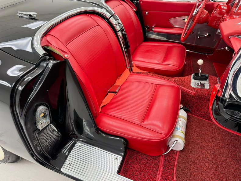 Unknown-Corvette-1961-Tuxedo-Black-Red-44