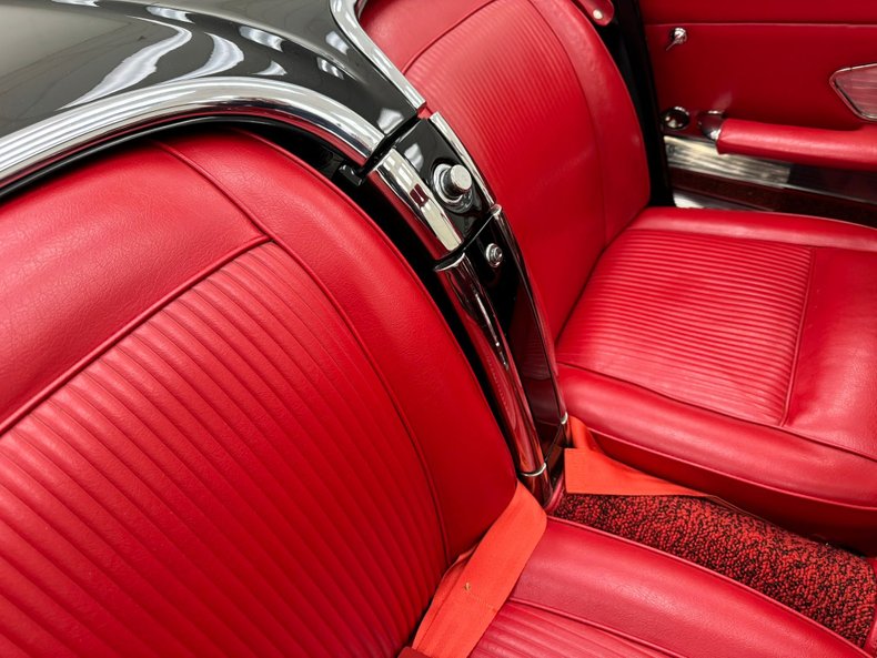 Unknown-Corvette-1961-Tuxedo-Black-Red-46
