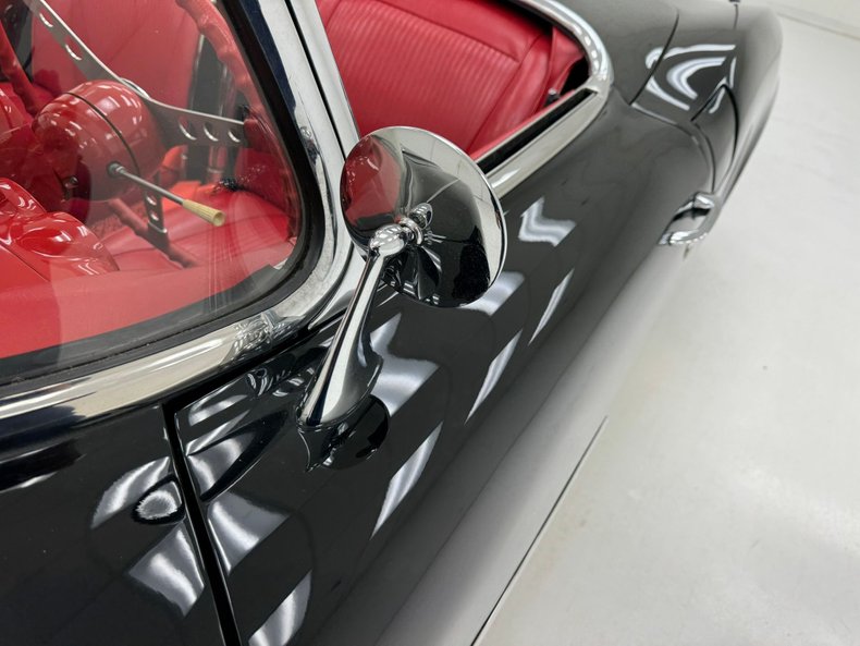 Unknown-Corvette-1961-Tuxedo-Black-Red-47