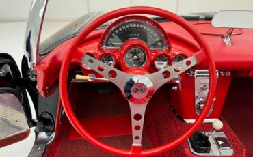 Unknown-Corvette-1961-Tuxedo-Black-Red-48