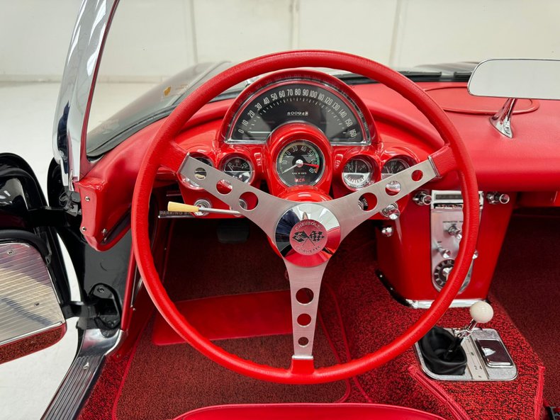 Unknown-Corvette-1961-Tuxedo-Black-Red-48