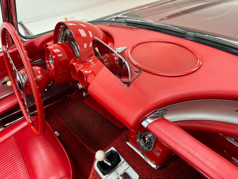 Unknown-Corvette-1961-Tuxedo-Black-Red-8