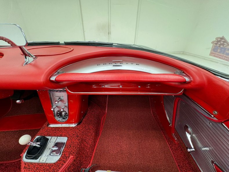 Unknown-Corvette-1961-Tuxedo-Black-Red-9