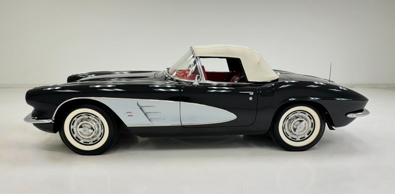 Unknown-Corvette-1961-Tuxedo-Black-Red