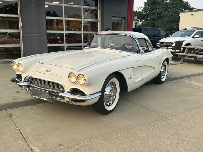 Unknown-Corvette-1961-White-10