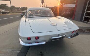 Unknown-Corvette-1961-White-12