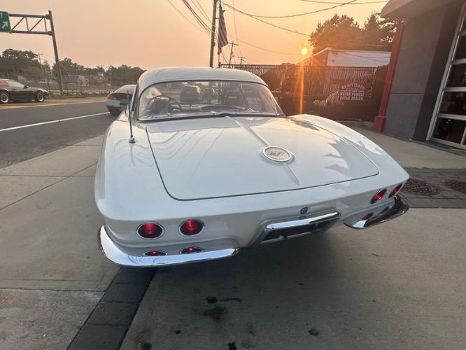 Unknown-Corvette-1961-White-12