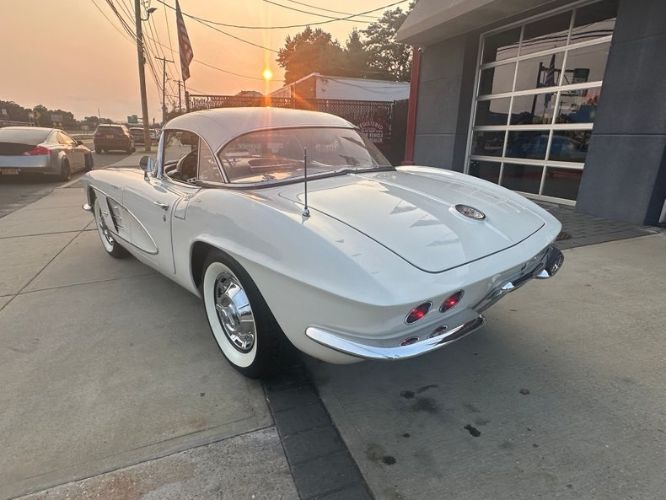 Unknown-Corvette-1961-White-13