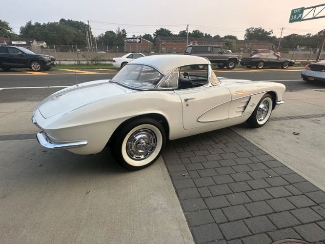 Unknown-Corvette-1961-White-14