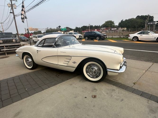 Unknown-Corvette-1961-White-16