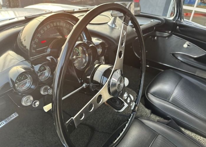 Unknown-Corvette-1961-White-26