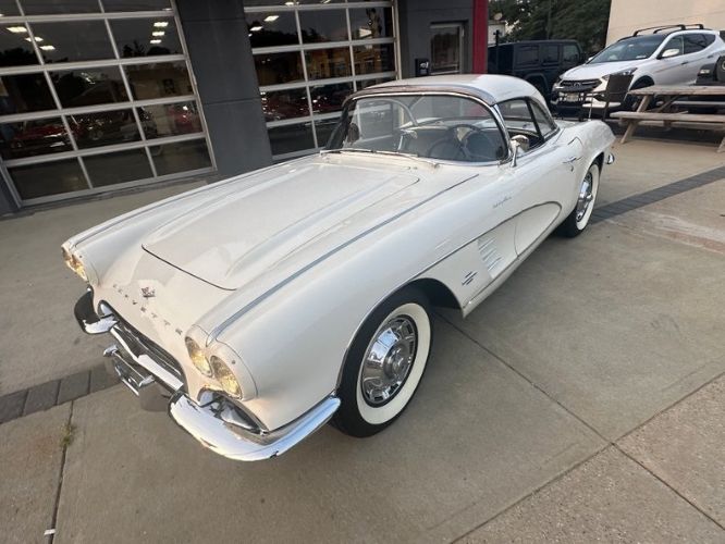 Unknown-Corvette-1961-White-9