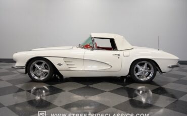 Unknown-Corvette-1961-White-Red-1