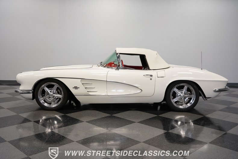 Unknown-Corvette-1961-White-Red-1
