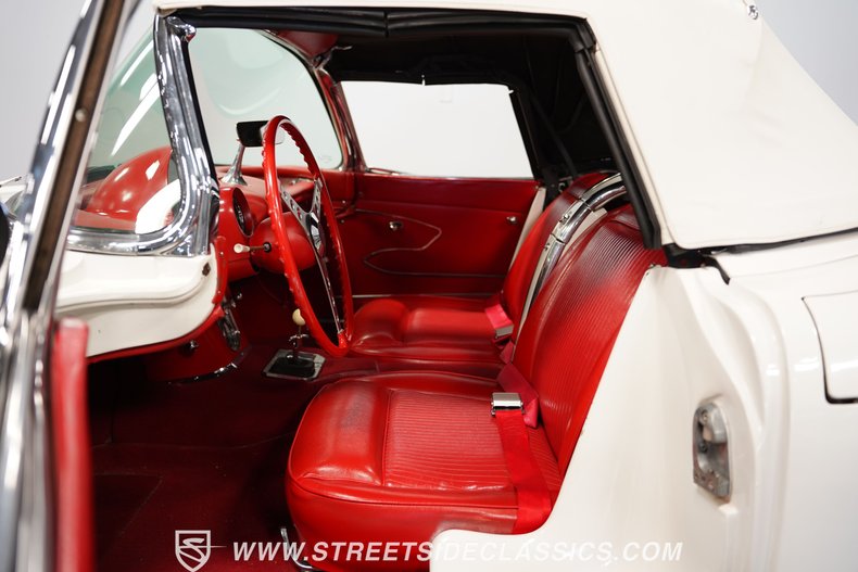Unknown-Corvette-1961-White-Red-11