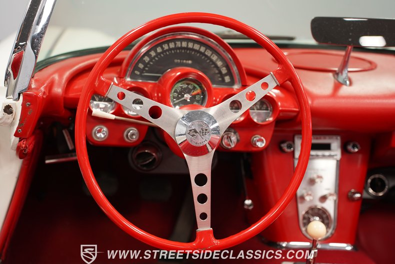 Unknown-Corvette-1961-White-Red-12