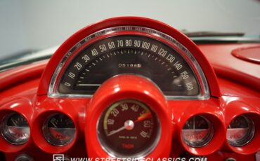 Unknown-Corvette-1961-White-Red-13