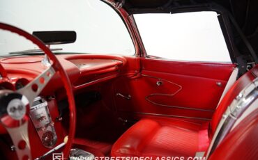 Unknown-Corvette-1961-White-Red-15