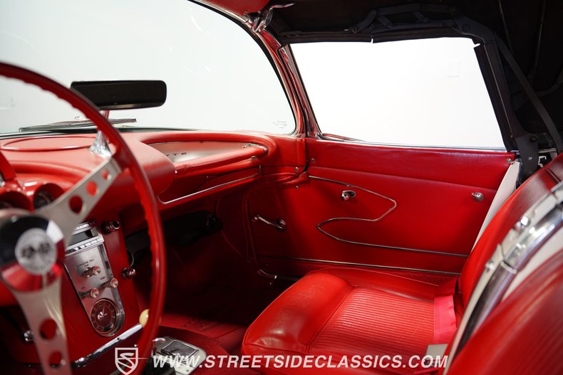 Unknown-Corvette-1961-White-Red-15