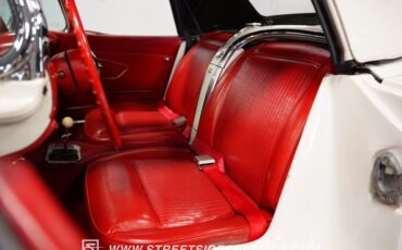 Unknown-Corvette-1961-White-Red-16