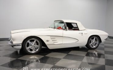 Unknown-Corvette-1961-White-Red-18