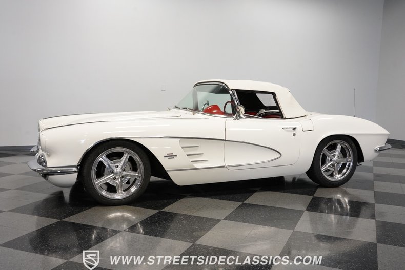 Unknown-Corvette-1961-White-Red-18