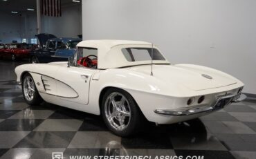 Unknown-Corvette-1961-White-Red-20