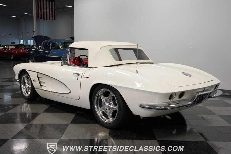 Unknown-Corvette-1961-White-Red-20