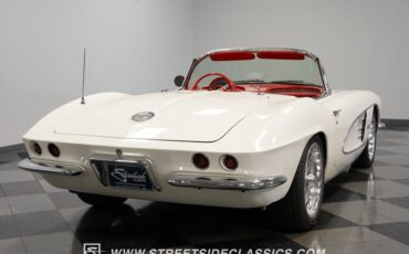 Unknown-Corvette-1961-White-Red-22