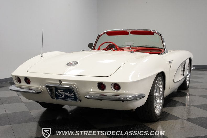 Unknown-Corvette-1961-White-Red-22