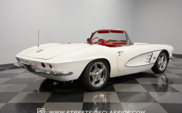 Unknown-Corvette-1961-White-Red-23
