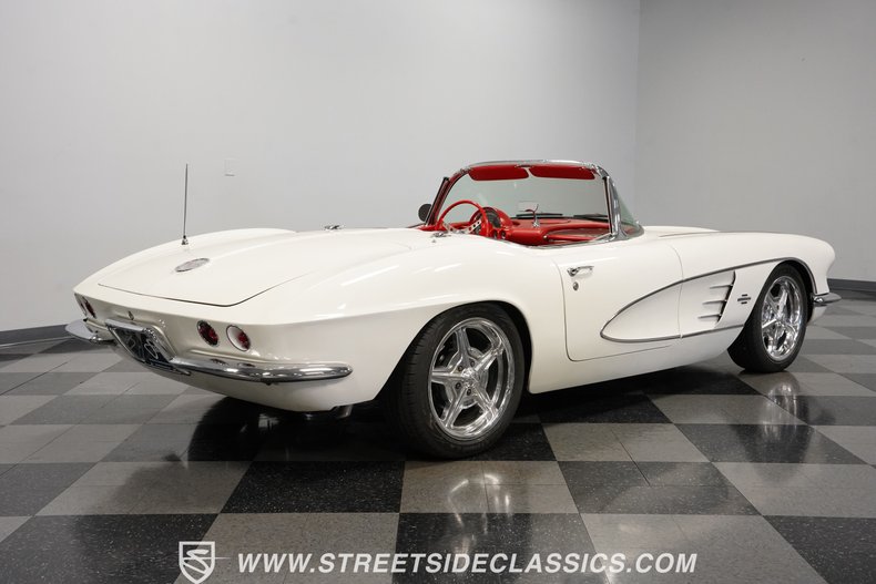 Unknown-Corvette-1961-White-Red-23