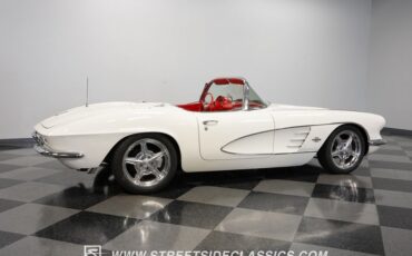 Unknown-Corvette-1961-White-Red-24