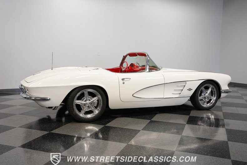 Unknown-Corvette-1961-White-Red-24