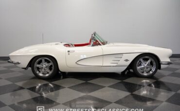Unknown-Corvette-1961-White-Red-25