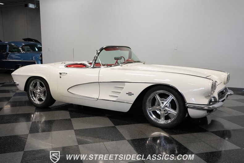 Unknown-Corvette-1961-White-Red-26