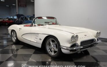 Unknown-Corvette-1961-White-Red-27