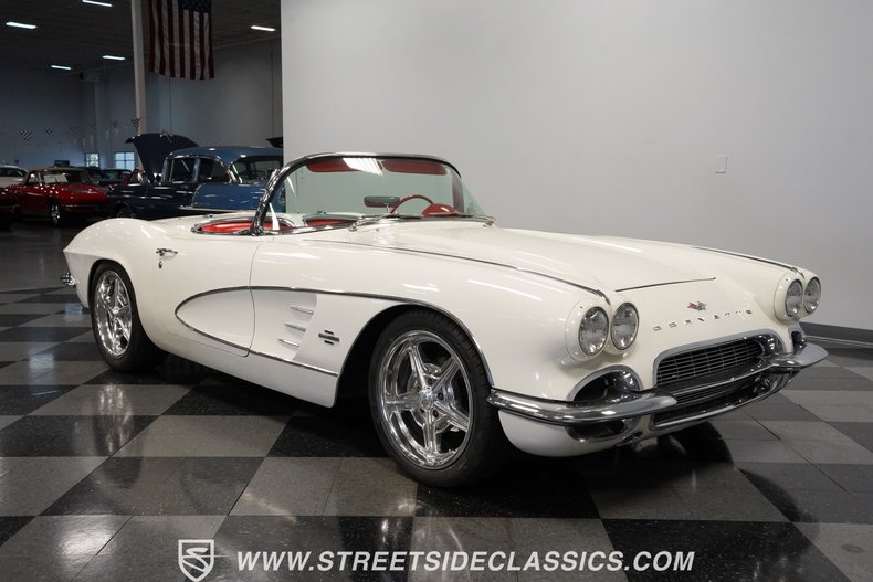 Unknown-Corvette-1961-White-Red-27