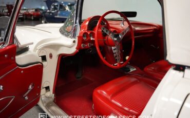 Unknown-Corvette-1961-White-Red-3