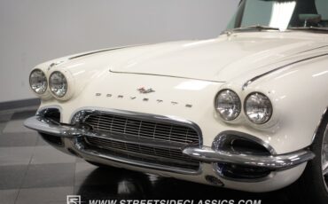 Unknown-Corvette-1961-White-Red-30