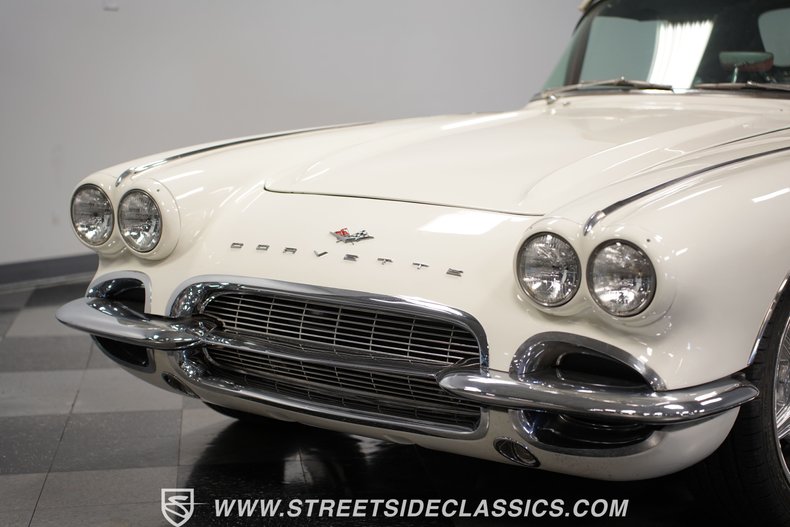 Unknown-Corvette-1961-White-Red-30