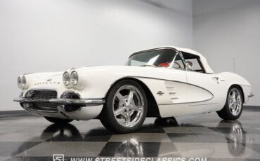 Unknown-Corvette-1961-White-Red-31