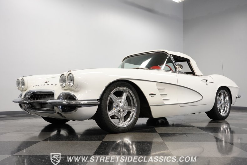 Unknown-Corvette-1961-White-Red-31