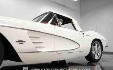 Unknown-Corvette-1961-White-Red-32