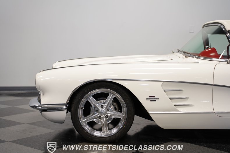 Unknown-Corvette-1961-White-Red-33