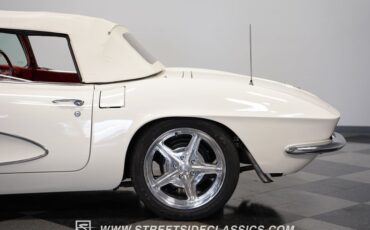 Unknown-Corvette-1961-White-Red-34