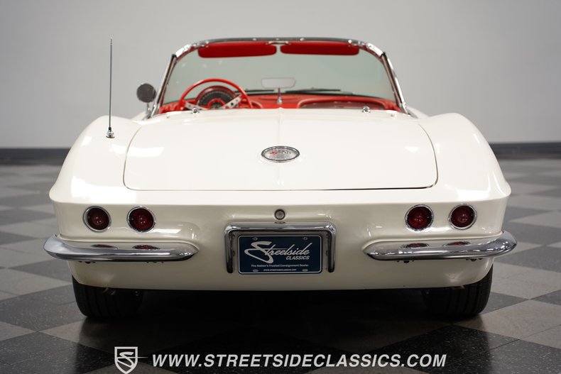 Unknown-Corvette-1961-White-Red-35