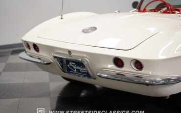Unknown-Corvette-1961-White-Red-36